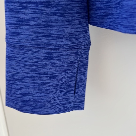 IZOD long sleeve running shirt with thumb holes and kangaroo pocket XL - Picture 3 of 8